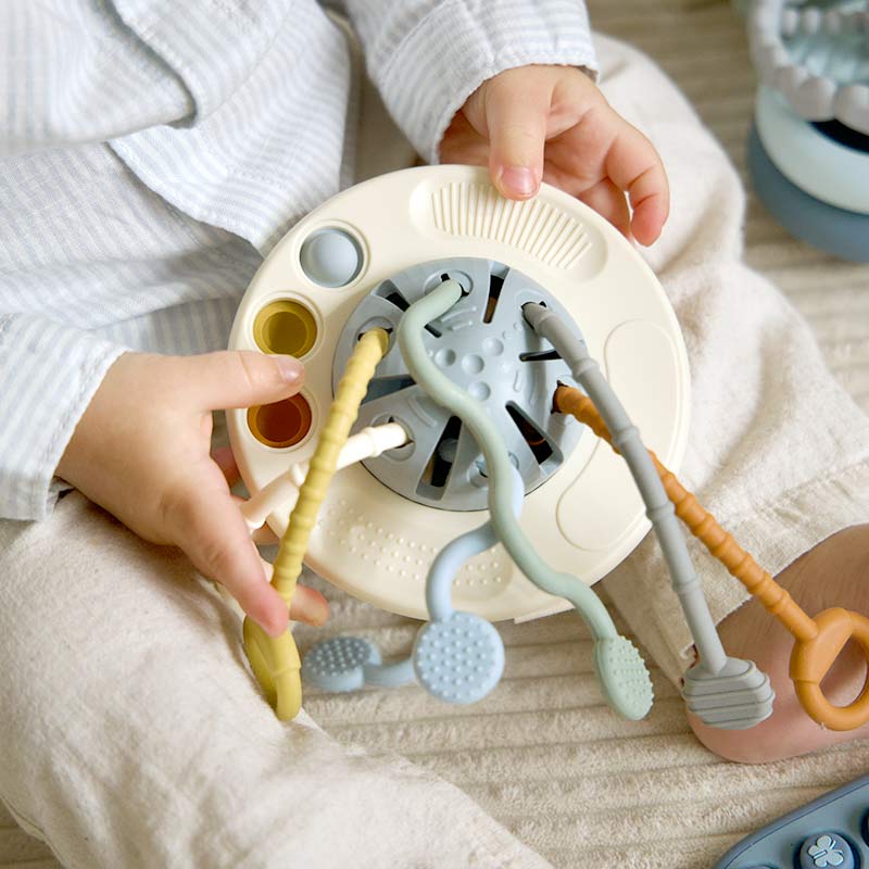 UFO Silicone Pulling Toy